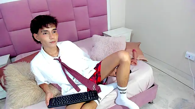 Snapshot of christopher_robin4 chatting on July 12, 2026, 7:37 pm christopher robin4 online show from July 12, 2026, 7:37 pm