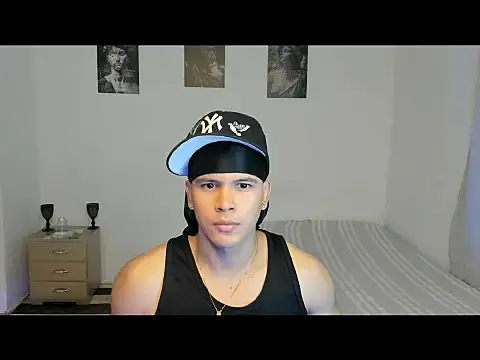 Snapshot of sant_wahlberg chatting on May 20, 2026, 10:29 pm sant wahlberg online show from May 20, 2026, 10:29 pm