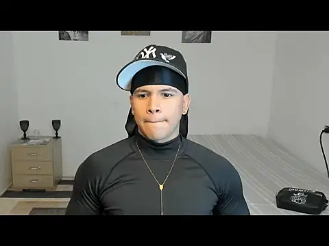 Snapshot of sant_wahlberg chatting on May 21, 2026, 11:13 pm sant wahlberg online show from May 21, 2026, 11:13 pm
