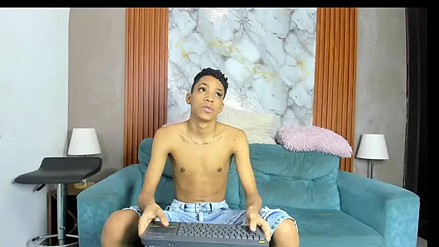 Snapshot of LOVE_GUYS1 chatting on June 24, 2026, 1:32 pm LOVE GUYS1 online show from June 24, 2026, 1:32 pm