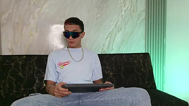 KING BOYS2026 online show from May 17, 2026, 1:38 am