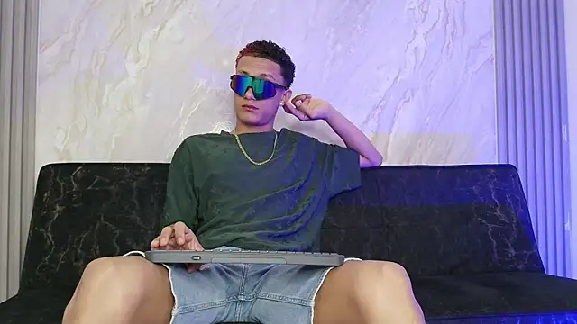 KING BOYS2026 online show from May 27, 2026, 1:57 am