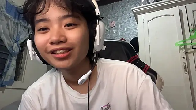 SusannahDiffee online show from April 30, 2026, 1:18 pm