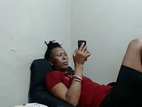 Ebonysweetcougar online show from May 28, 2026, 7:31 pm