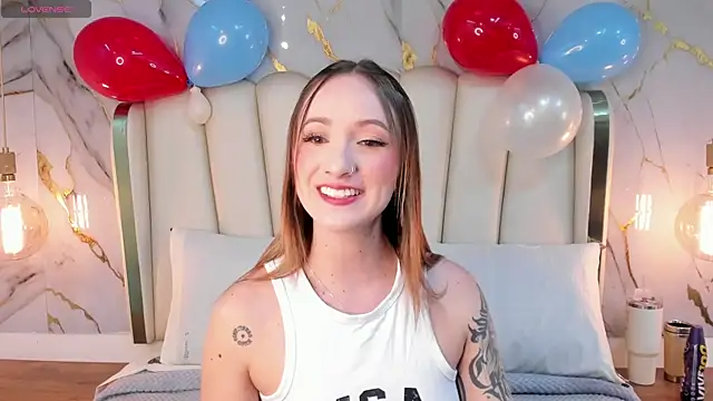 Snapshot of Hannah_Lane chatting on July 4, 2026, 12:21 pm Hannah Lane online show from July 4, 2026, 12:21 pm