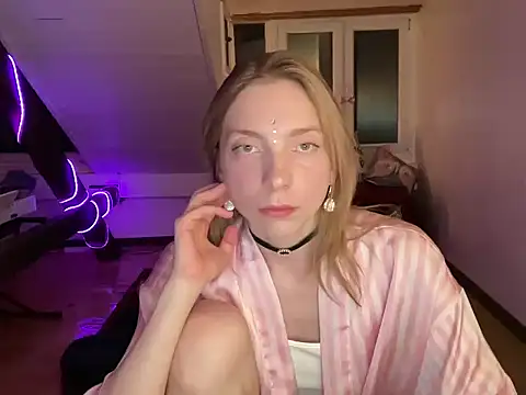 Snapshot of AnnaDarko chatting on May 4, 2026, 6:22 pm AnnaDarko online show from May 4, 2026, 6:22 pm