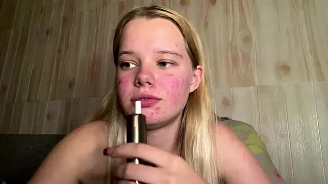 Snapshot of Malinwitch chatting on August 4, 2026, 6:34 pm Malinwitch online show from August 4, 2026, 6:34 pm