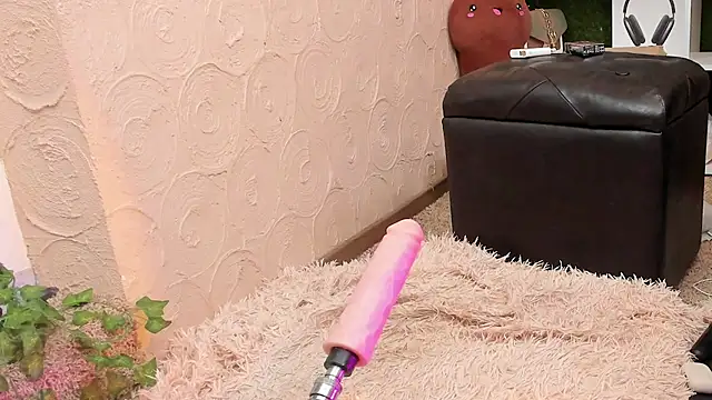 Snapshot of lililiana chatting on May 2, 2026, 8:19 am lililiana online show from May 2, 2026, 8:19 am
