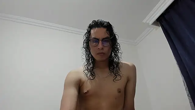 Snapshot of AntoniodeArmas chatting on May 12, 2026, 4:31 am AntoniodeArmas online show from May 12, 2026, 4:31 am