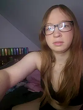 Snapshot of Freaky-Doll chatting on June 8, 2026, 8:20 pm Freaky-Doll online show from June 8, 2026, 8:20 pm