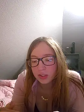 Snapshot of Freaky-Doll chatting on June 5, 2026, 10:04 pm Freaky-Doll online show from June 5, 2026, 10:04 pm