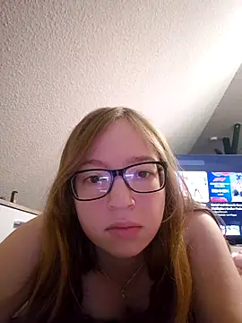 Snapshot of Freaky-Doll chatting on May 29, 2026, 10:05 pm Freaky-Doll online show from May 29, 2026, 10:05 pm