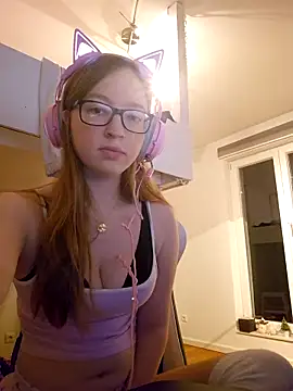 Snapshot of Freaky-Doll chatting on June 3, 2026, 10:25 pm Freaky-Doll online show from June 3, 2026, 10:25 pm