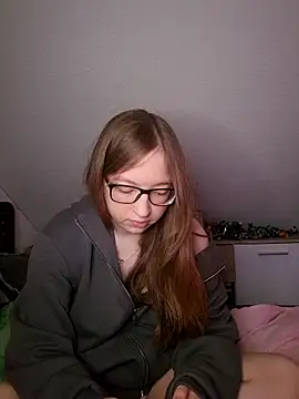 Snapshot of Freaky-Doll chatting on June 14, 2026, 8:10 pm Freaky-Doll online show from June 14, 2026, 8:10 pm