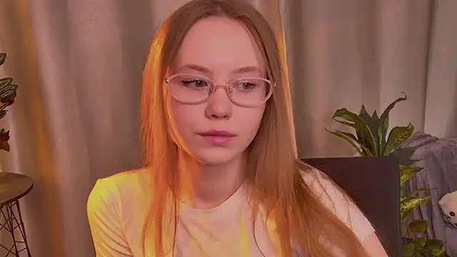 FloraLarsson online show from June 2, 2026, 10:26 am