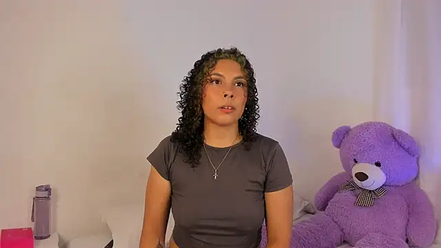 Snapshot of Violetta_cam_ chatting on May 14, 2026, 2:19 am Violetta cam online show from May 14, 2026, 2:19 am