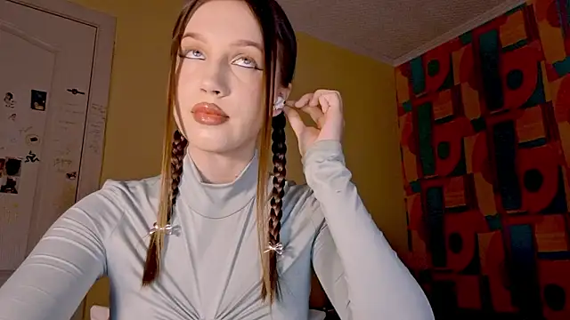 Katrinethequeen online show from May 19, 2026, 4:47 pm