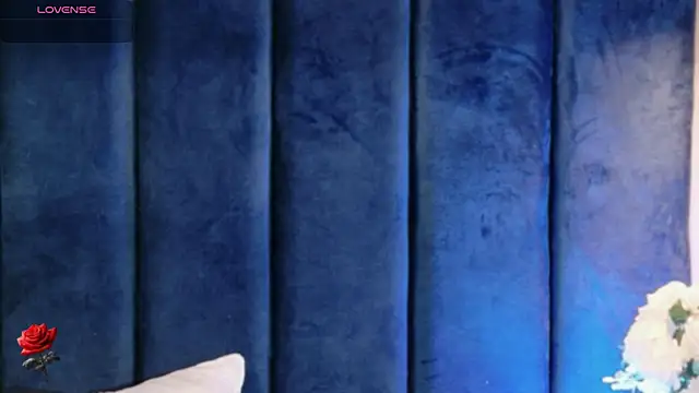 LunaThompsonn online show from May 30, 2026, 10:15 pm