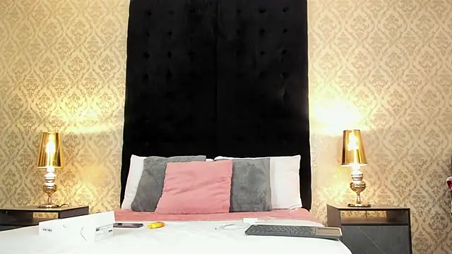 emilly sweett online show from June 11, 2026, 7:33 pm