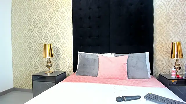 emilly sweett online show from May 28, 2026, 8:15 pm