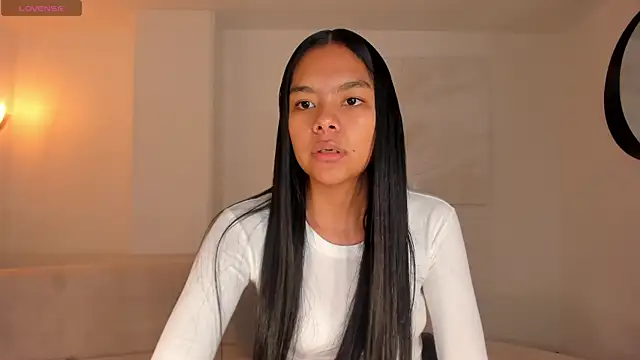 SaphiraJames online show from June 25, 2026, 1:47 am