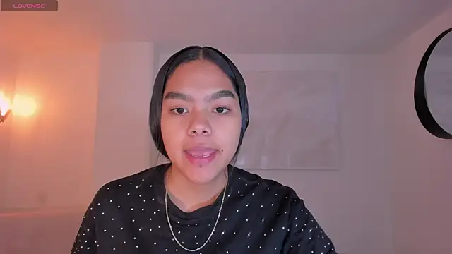 SaphiraJames online show from June 26, 2026, 2:06 am