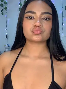 angiee boo1 online show from May 12, 2026, 9:43 pm