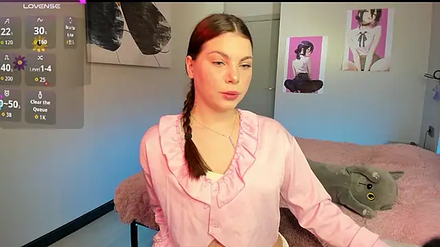 Snapshot of EmmyyK chatting on July 5, 2026, 1:40 pm EmmyyK online show from July 5, 2026, 1:40 pm