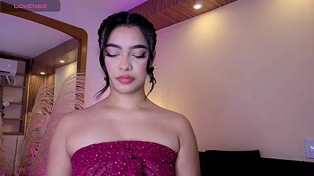 Chloe monroee online show from June 6, 2026, 3:23 am