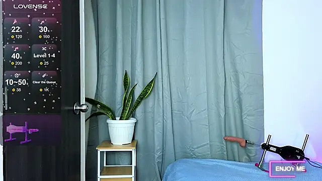 Snapshot of megangil_ chatting on May 12, 2026, 8:43 am megangil online show from May 12, 2026, 8:43 am