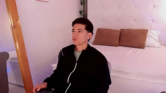 Alejo-and-Thiago online show from June 8, 2026, 1:11 pm