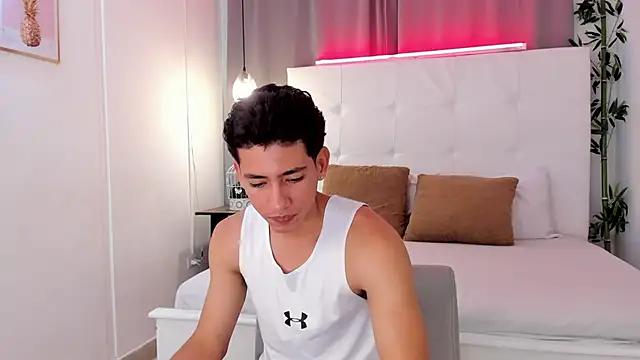 Alejo-and-Thiago online show from June 15, 2026, 1:44 pm