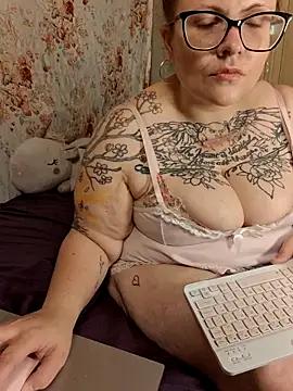 Snapshot of leighlamarie chatting on May 19, 2026, 4:52 am leighlamarie online show from May 19, 2026, 4:52 am