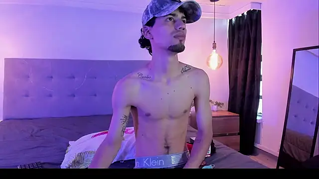 Snapshot of MichaelEvanss_ chatting on May 22, 2026, 12:36 pm MichaelEvanss online show from May 22, 2026, 12:36 pm