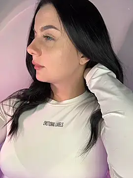 DREAM L0la online show from May 17, 2026, 9:37 pm