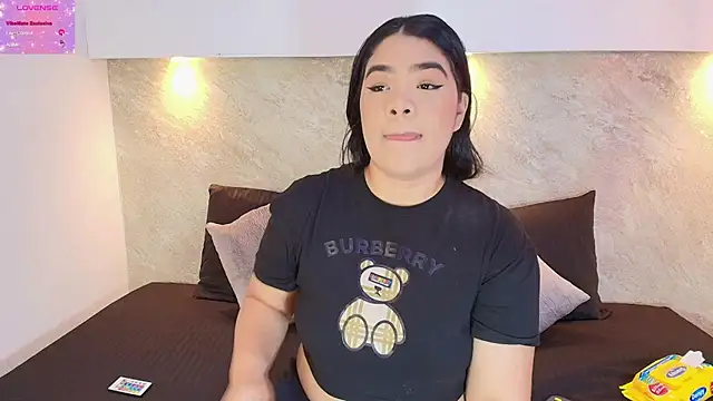 Snapshot of Emma__becket1 chatting on June 25, 2026, 4:32 am Emma becket1 online show from June 25, 2026, 4:32 am