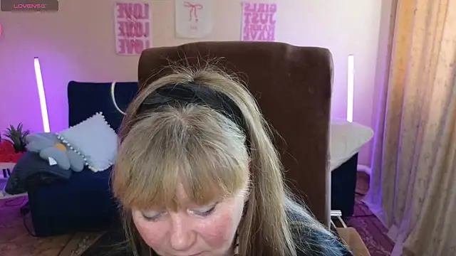Melania Cook online show from May 16, 2026, 10:36 am