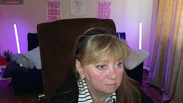 Melania Cook online show from May 16, 2026, 5:28 am