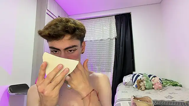  peachyboy online show from July 4, 2026, 4:19 am