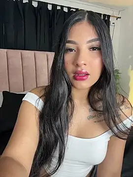 Snapshot of SabrinaX_X chatting on May 6, 2026, 9:41 pm SabrinaX X online show from May 6, 2026, 9:41 pm