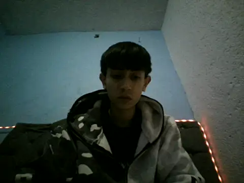 Snapshot of caos_mod chatting on May 24, 2026, 4:23 am caos mod online show from May 24, 2026, 4:23 am