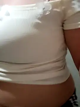 Lily Henry online show from May 5, 2026, 2:42 pm