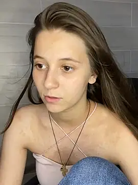 Snapshot of Blossom_Emily chatting on July 1, 2026, 3:23 pm Blossom Emily online show from July 1, 2026, 3:23 pm