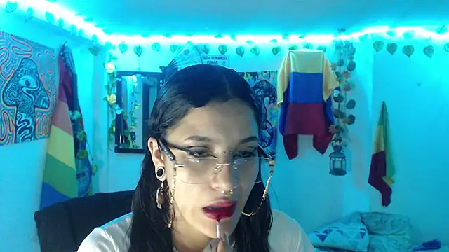 Snapshot of bastethott chatting on May 7, 2026, 8:17 am bastethott online show from May 7, 2026, 8:17 am