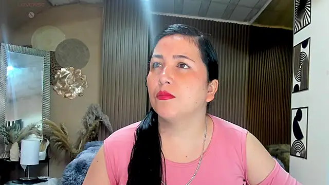 Snapshot of BBWLuxuryMuse chatting on June 4, 2026, 11:15 am BBWLuxuryMuse online show from June 4, 2026, 11:15 am