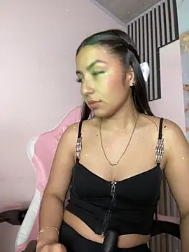 Snapshot of Julieth_ec chatting on May 20, 2026, 12:24 pm Julieth ec online show from May 20, 2026, 12:24 pm