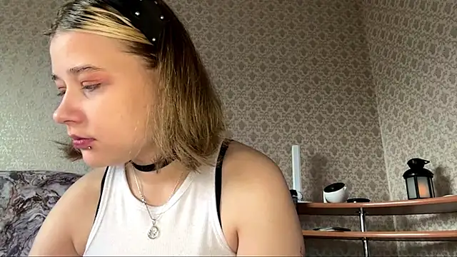 Snapshot of HildeConery chatting on June 22, 2026, 6:21 am HildeConery online show from June 22, 2026, 6:21 am