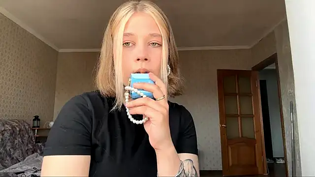 Snapshot of HildeConery chatting on May 3, 2026, 9:03 am HildeConery online show from May 3, 2026, 9:03 am