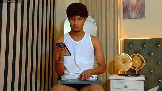 Snapshot of Alex_Bloom chatting on July 21, 2026, 7:37 pm Alex Bloom online show from July 21, 2026, 7:37 pm