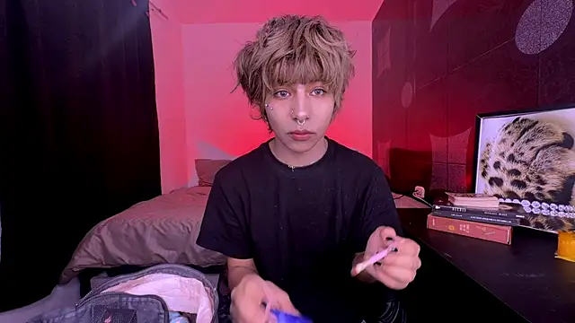 Snapshot of Aronn_44 chatting on May 24, 2026, 5:46 pm Aronn 44 online show from May 24, 2026, 5:46 pm